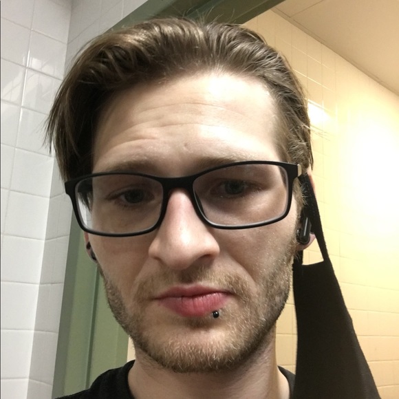 Meet your Posher, Alex - Picture 1 of 1